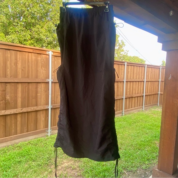 black parachute midi skirt - Picture 1 of 3
